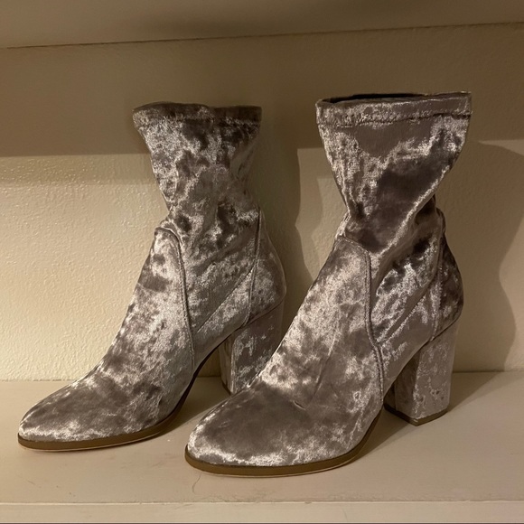 Forever21 Silver Velvet Boots - Picture 5 of 5
